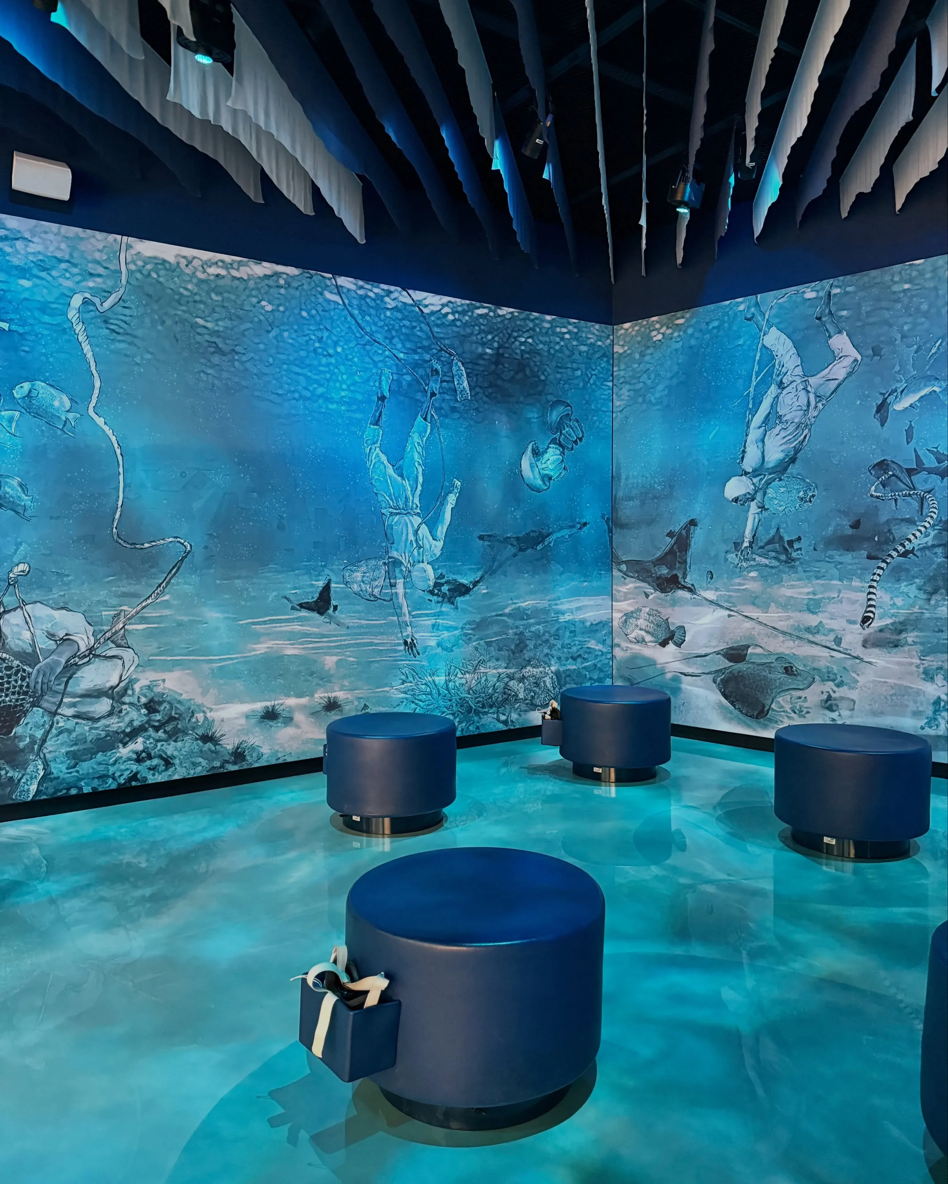 Immersive underwater-themed museum exhibit showcasing Dubai's traditional pearl diving heritage